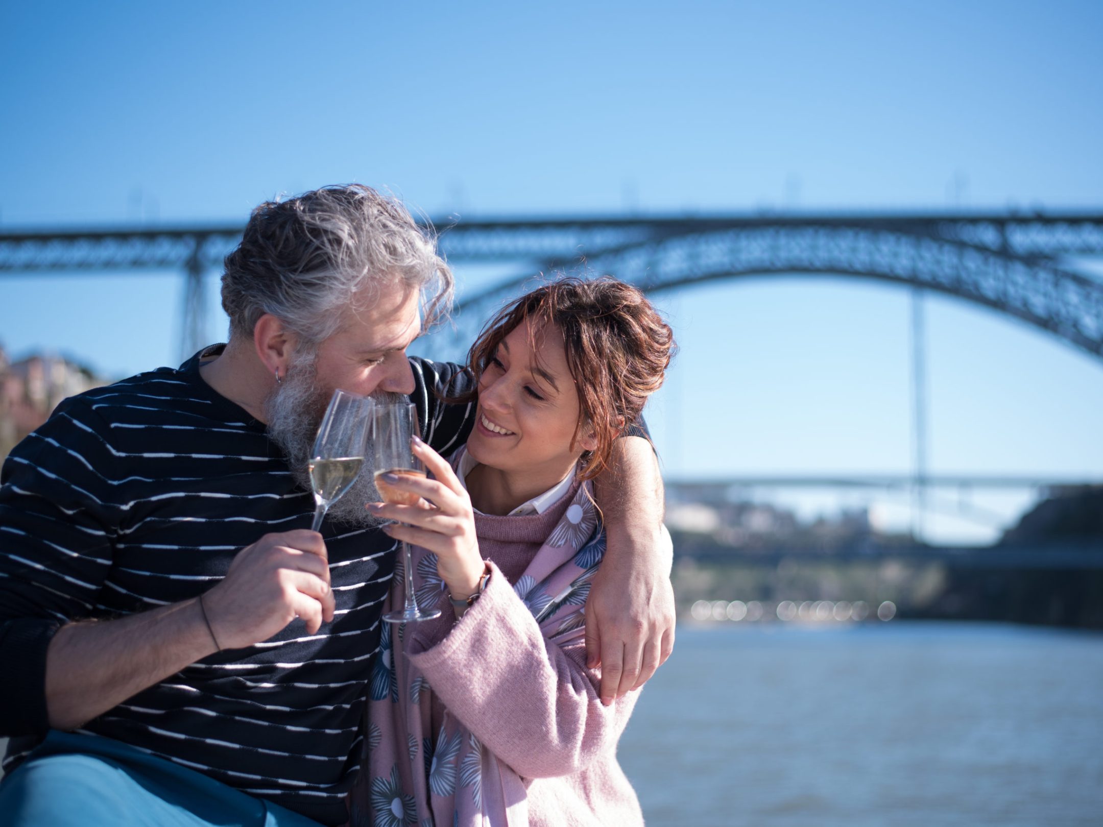 Couple, rio douro, champagne, sailing 360
