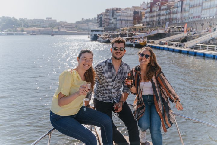 Having fun while navigating in Rio Douro