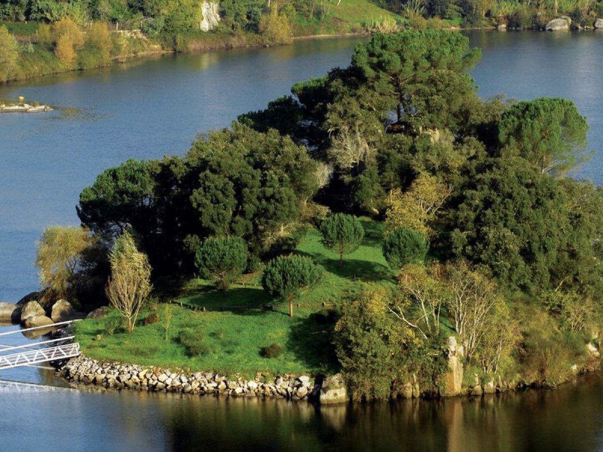 Ilha dos Amores, Castelo de Paiva