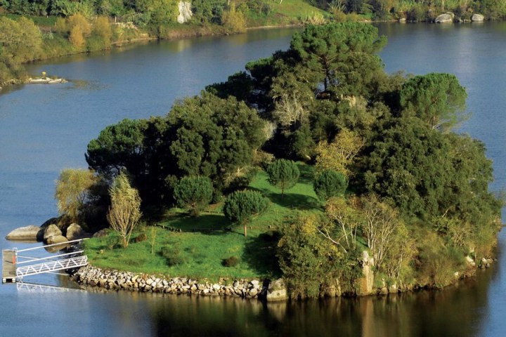 Ilha dos Amores, Castelo de Paiva
