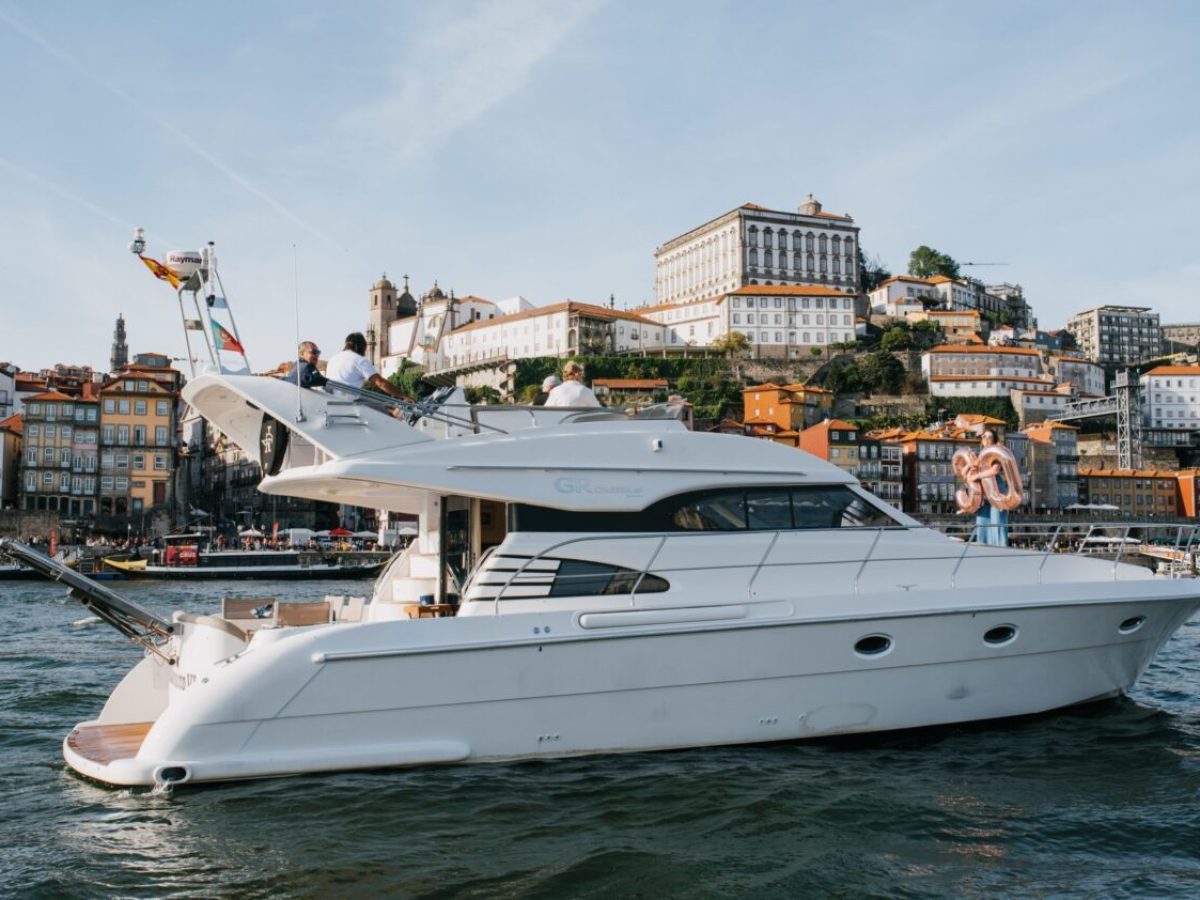 Premium Yacht in the Douro River, Oporto
