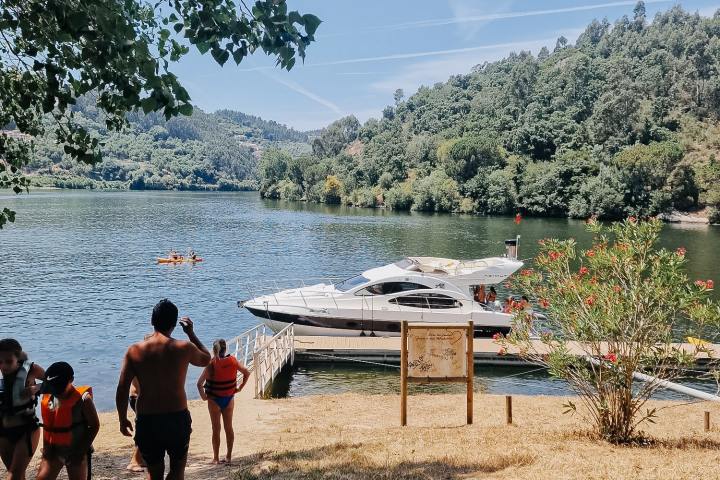The Skyfall Yacht in Ilha dos Amores, Douro Valley, Portugal