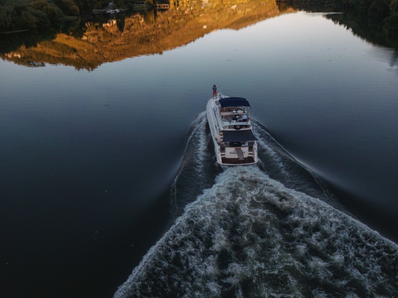 a small boat in a body of water